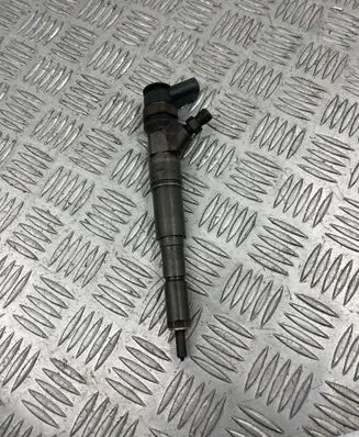 BMW 5 E60 E61 Fuel injector 7793836