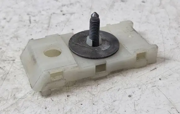 Peugeot 308 Radiator mount bracket 9800613580