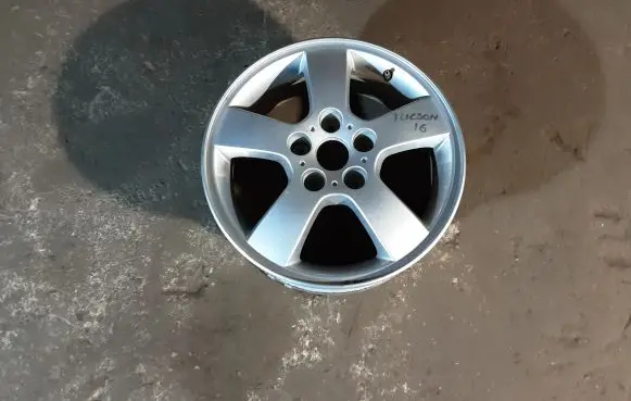 Hyundai Tucson JM R16 alloy rim 529102E370