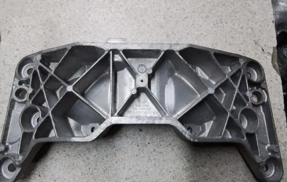 BMW M5 Gearbox mounting bracket 6775907 6789483