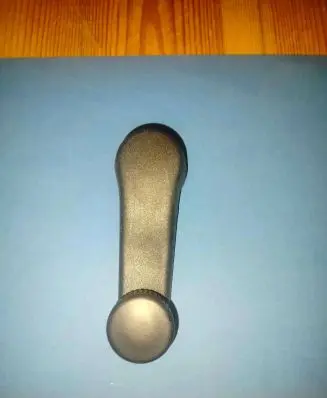 Volkswagen Golf IV Front door window winding handle 1H0837581