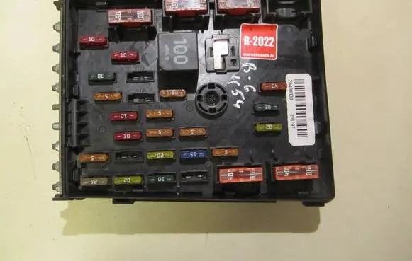Volkswagen PASSAT B6 Fuse module 3C0937125 93592777