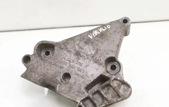 Volkswagen PASSAT B6 Engine mounting bracket 03G199207G