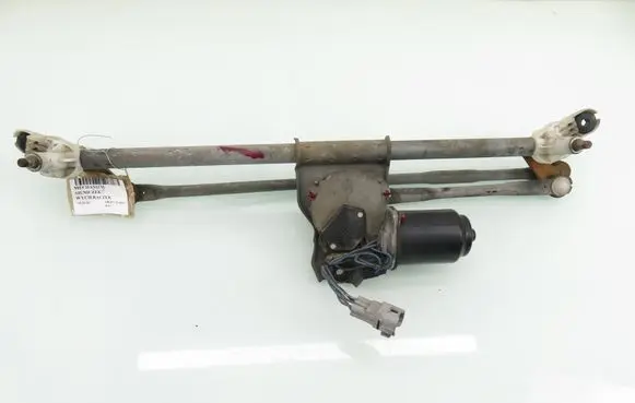 Suzuki Swift I Front wiper linkage