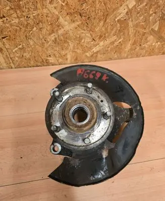 Front wheel hub