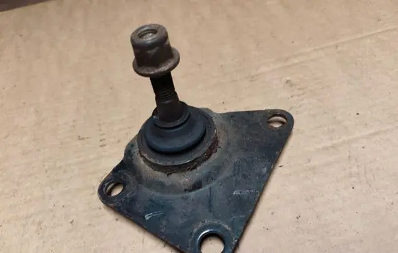 Jeep Grand Cherokee (WJ) Rear axle beam mounts housing 