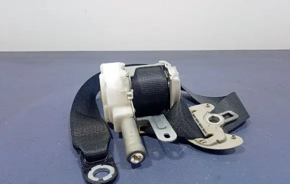 Toyota Auris E180 Front seatbelt 7P3170P