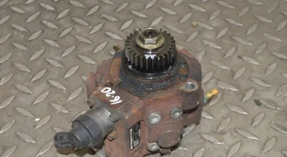Opel Vivaro Fuel injection high pressure pump 8200690744 0445010170
