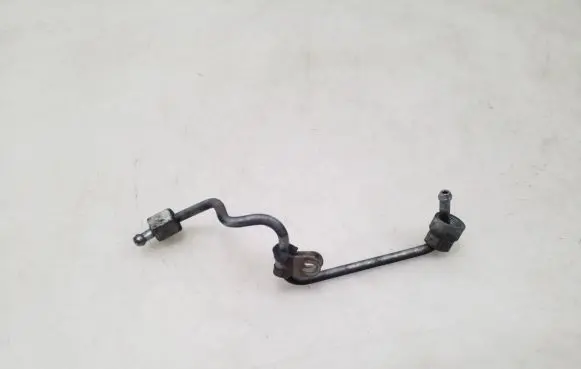 Volkswagen PASSAT B7 Fuel injector supply line/pipe 