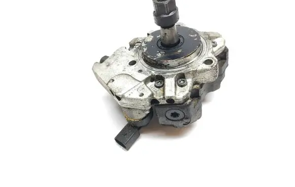 BMW X3 E83 Fuel injection high pressure pump 7798333 001503 0445010146