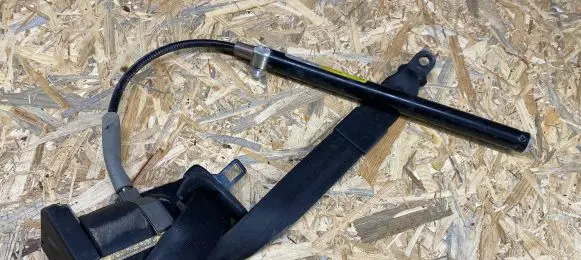 Volkswagen PASSAT B4 Front seatbelt 3A0857706A