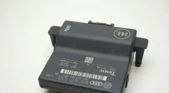 Volkswagen Golf Plus Gateway control module 1K0907530F