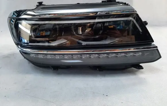 Volkswagen Tiguan Headlight/headlamp 5NN941082C