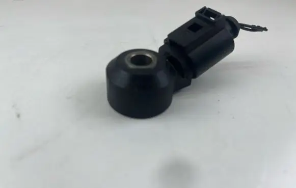 Volkswagen Touran I Detonation knock sensor 030905377C
