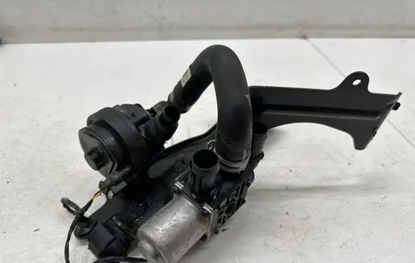 BMW 3 G20 G21 Electric auxiliary coolant/water pump 8840614
