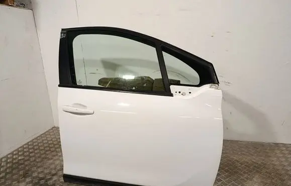 Peugeot 2008 I Front door 