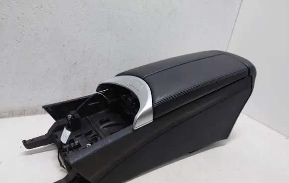 Mercedes-Benz C W205 Armrest