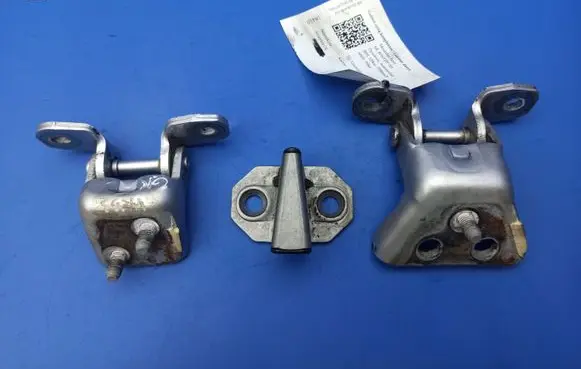 Rear door hinge set