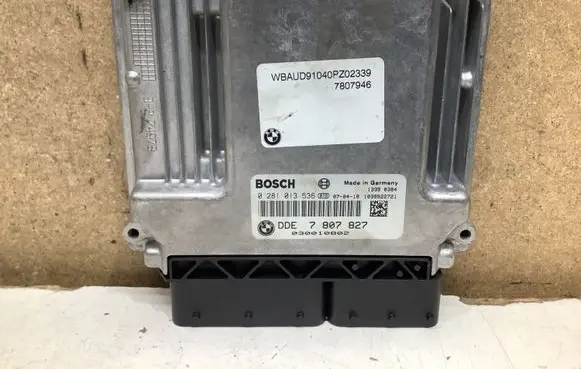 BMW 1 E81 E87 Engine control unit/module 7807827 0281013536