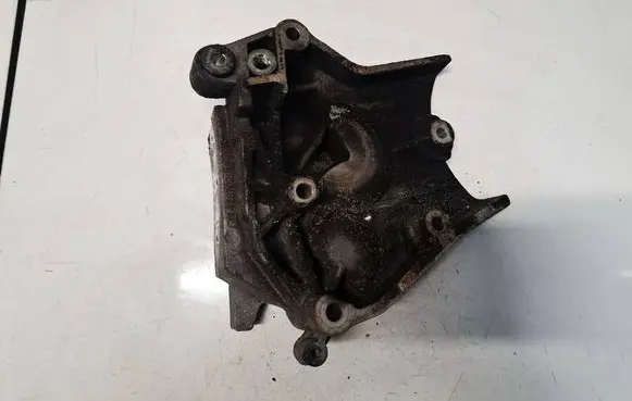Opel Insignia A Engine mounting bracket 428702815