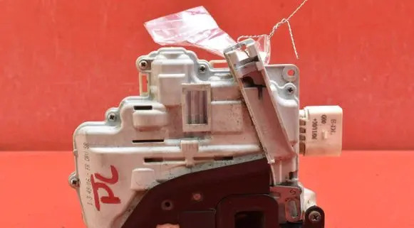 Audi A4 S4 B7 8E 8H Front door lock 8E1837015AA