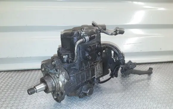 Audi A4 S4 B5 8D Fuel injection high pressure pump 028130115A 0460404969