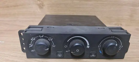 Mitsubishi Pajero Climate control unit MR500648