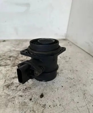 Volkswagen Touran I Mass air flow meter 038906461b