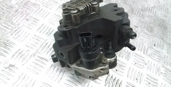 Volvo S60 Fuel injection high pressure pump 8642777