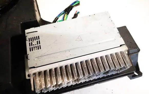 Chevrolet HHR Sound amplifier