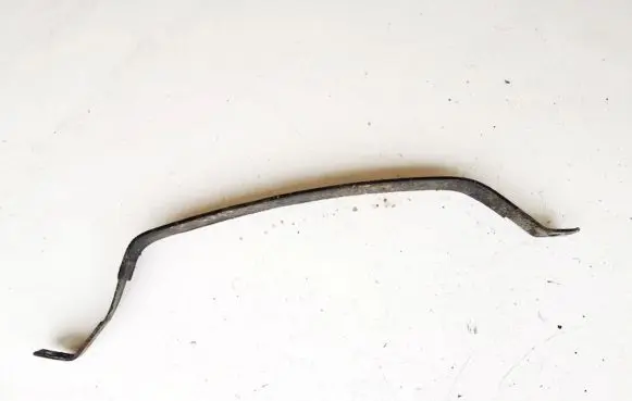 Fuel tank mounting bracket