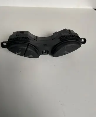Ford Focus Windscreen/window heater switch YS4T19A945BA