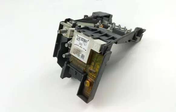Peugeot 308 Fuse module 28236841