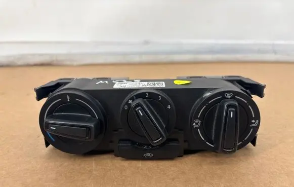 Volkswagen Polo V 6R Center console 6C0819045 E1081690