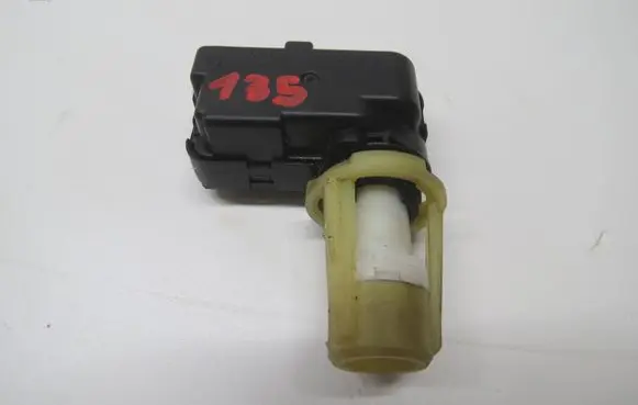 Volvo V60 Headlight level adjustment motor 89038012