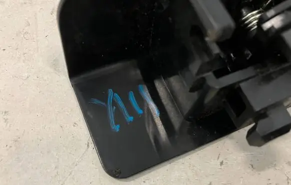 Toyota Yaris Fuel tank opening switch 