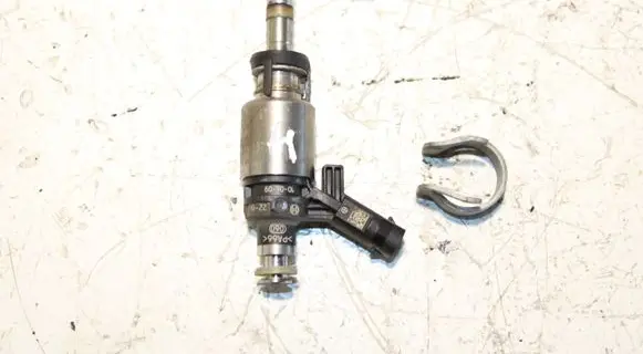 Audi A4 S4 B8 8K Fuel injector 06H906036J 0261500087
