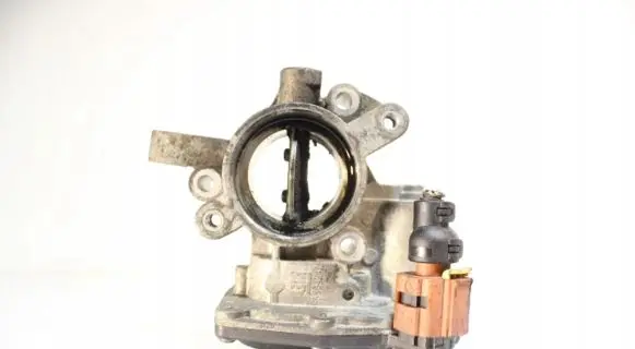 Opel Astra J Throttle body valve 