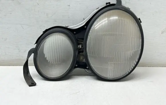 Mercedes-Benz E W210 Headlight lense 020404 14433500