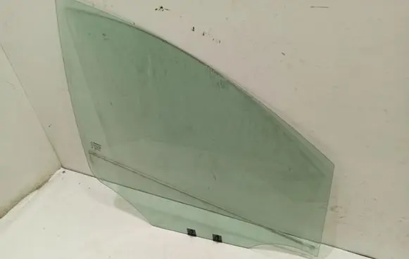 Renault Zoe Front door window/glass (coupe) 803008825R