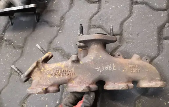 Renault Trafic III (X82) Exhaust manifold 8204111