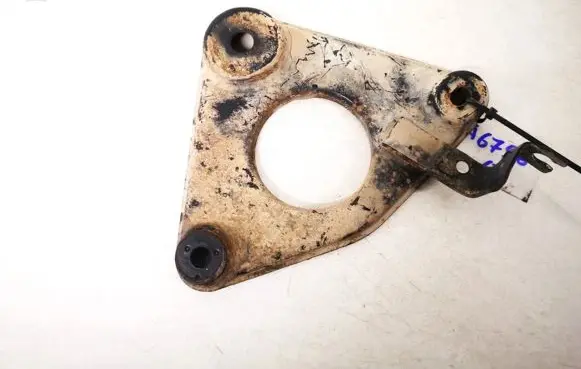 Nissan Primera Engine mounting bracket