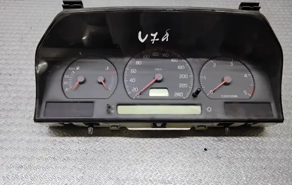Volvo S70 V70 V70 XC Speedometer (instrument cluster) 9472523 9472725