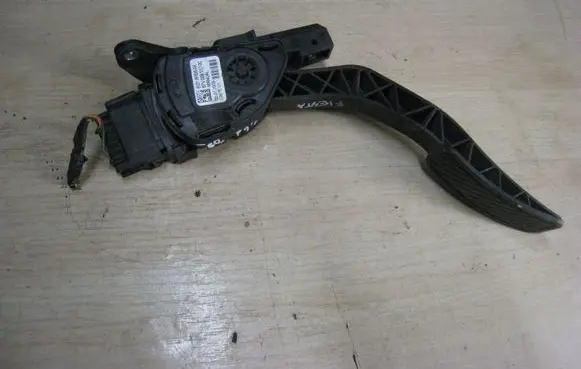 Ford Fiesta Accelerator throttle pedal 8V219F836AA