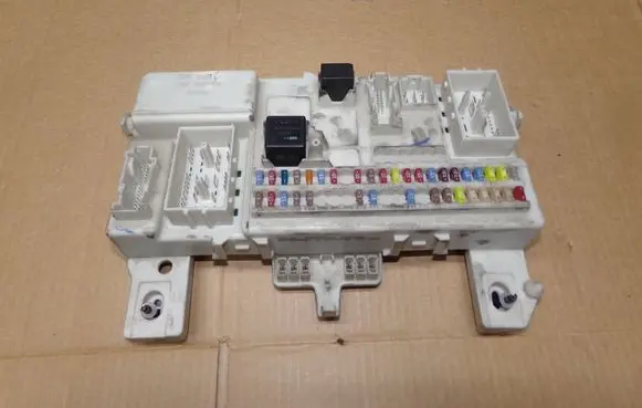 Volvo V50 Fuse module 30728906