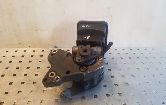 BMW X5 E53 Power steering pump 676227901 7692974533