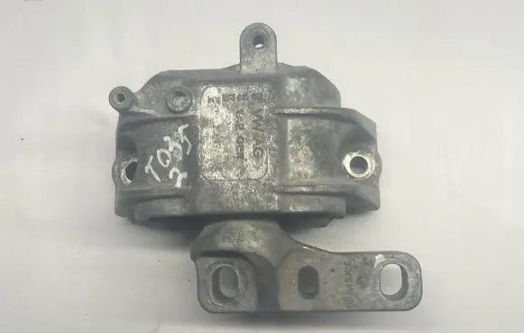 Volkswagen Jetta VI Engine mount bracket 1K0199262