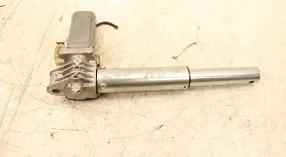 BMW 5 E60 E61 Seat adjustment motor 0390203234