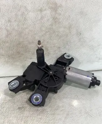 Volkswagen PASSAT B7 Rear window wiper motor 53032812