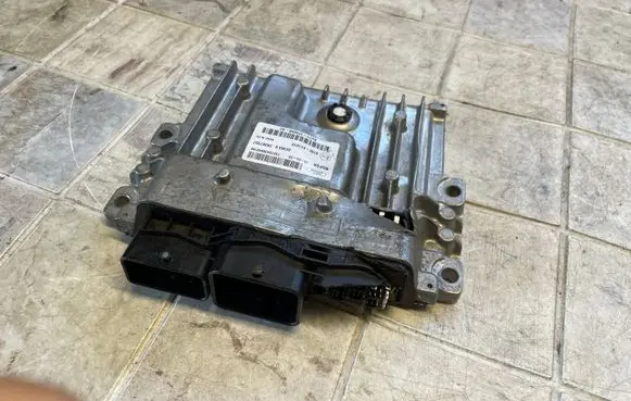 Ford Mondeo MK IV Engine control unit/module 28367357 AU7112A650AC 97RI010012
